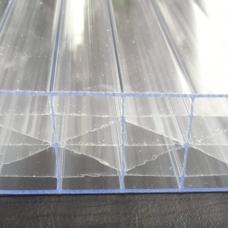 Zadaszenie tarasu z pokryciem z poliweglanu 16 mm